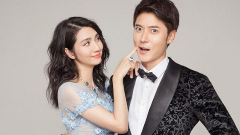 《洪欣海岛度假，张丹峰出镜秀恩爱引争议》