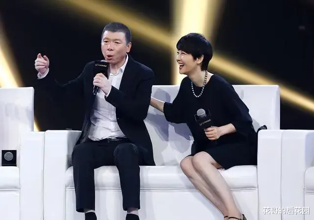 徐朵晒合照为妈妈庆生,徐帆亲吻丈夫爱意十足,我才知道,原来他们竟然是夫妻!