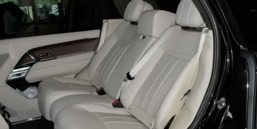 揽胜跌破70万！3.0T、400马力、全时四驱，这车你爱了吗？