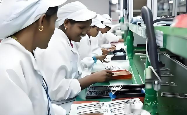 蘋(píng)果印度工廠暴雷后，連夜給中國(guó)打電話求合作！