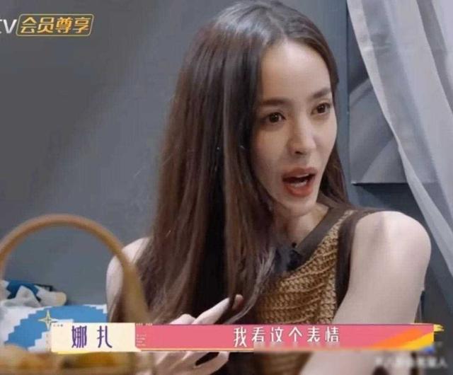 古力娜扎瘦成“排骨精”,四肢纤细像竹竿,娱乐圈病态审美该停了