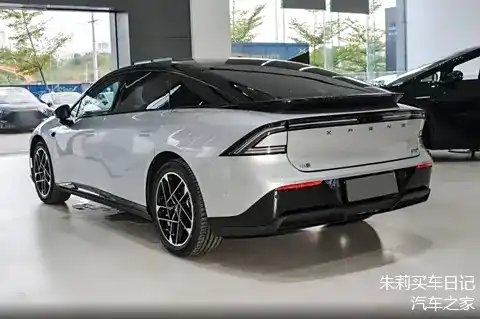 18.68 万起，空间够大，配置也丰富，难怪卖得好，体验小鹏 P7+