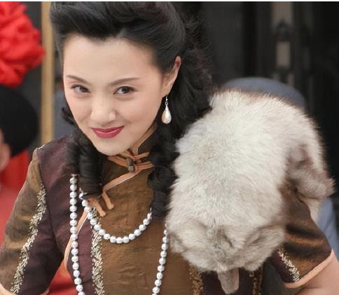 5次登春晚,名气不输小沈阳,却因丑闻前途尽毁,51岁婚姻成谜