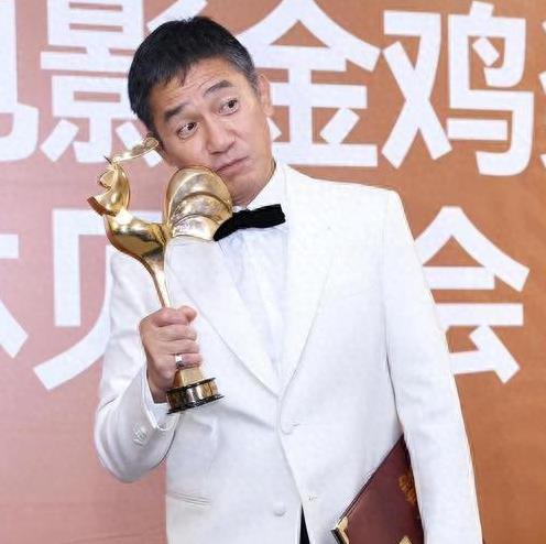 明明自己半瓶水,还敢来金鸡奖当评委,难怪评论区沦陷全是质疑