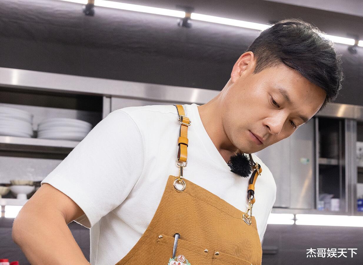 干活镜头全删，夸节目组镜头全留，《中餐厅》对姜妍的态度太尴尬