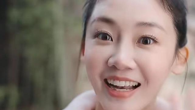 郑恺老婆挑战高难度瑜伽，轻松完成空中一字马，身材纤瘦又美又飒