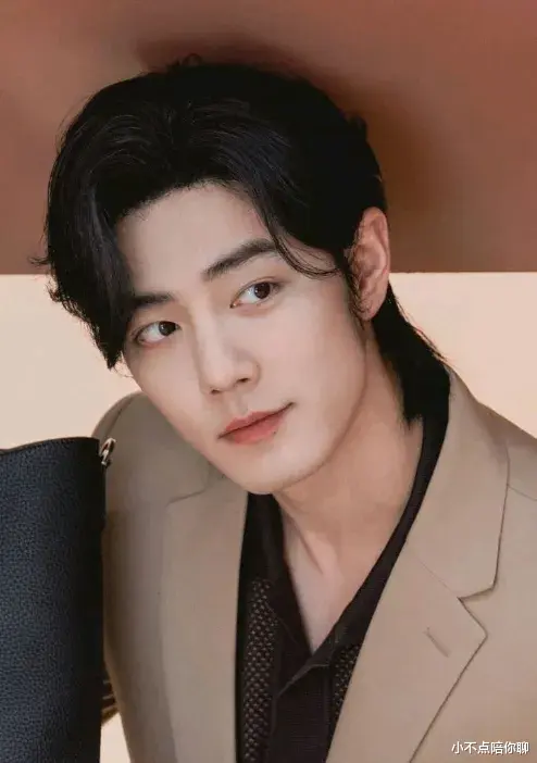 肖战连续两年不能跨年,多人议论肖战被抛弃,工作室评论区粉丝吵翻天