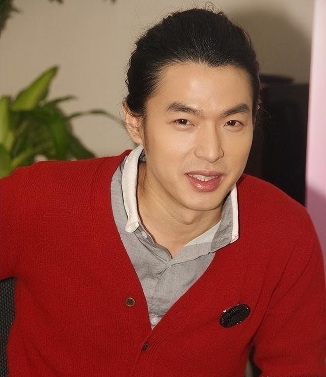 两次金钟奖得主李威卷入命案,已被传讯两次,家人直言平时没联络