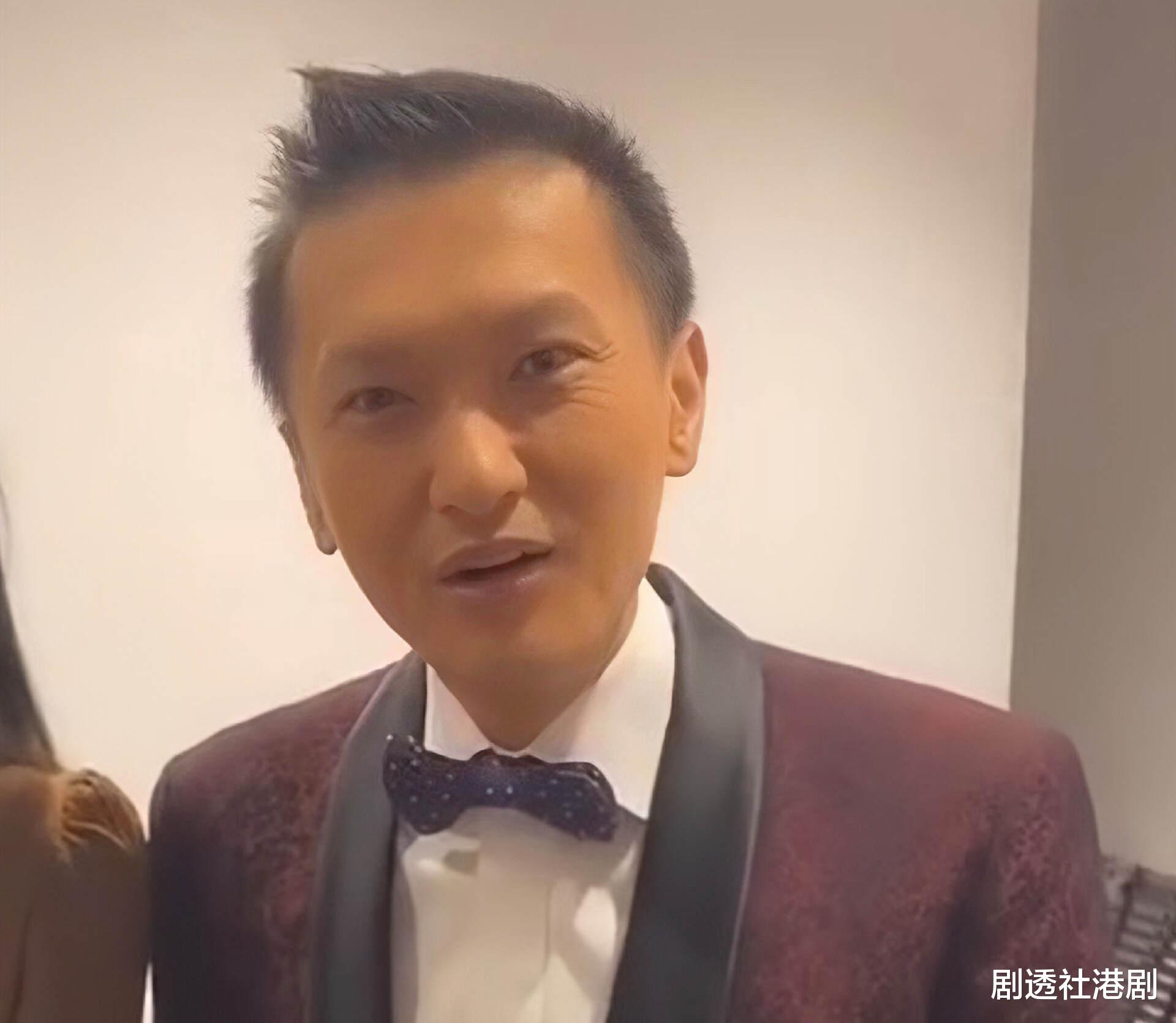 香港知名男星一甩病容,颜值回春变帅大叔,患自闭症儿子成绩出众