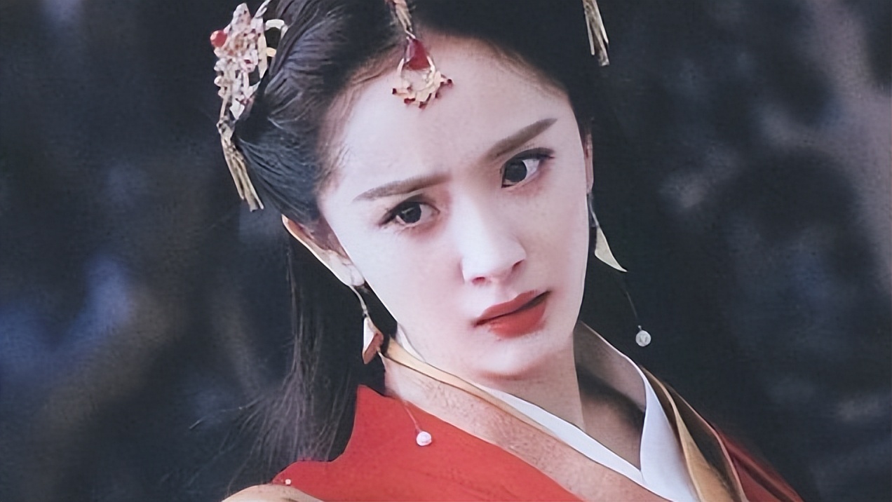 杨幂去福建爬山对着镜头比耶,37岁身材依旧火辣,粉丝争相吹捧