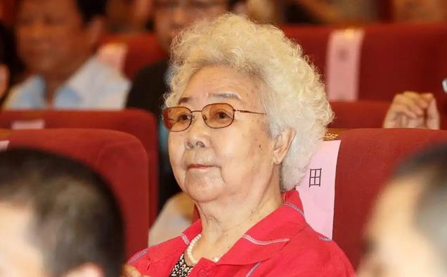 仍健在的八位年近百岁演员现状,个个都是老艺术家,你认识几个?