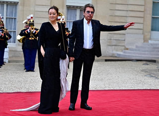 58岁巩俐受总统邀约出席国宴,外媒生图卡粉尽显老态,被苏菲秒杀