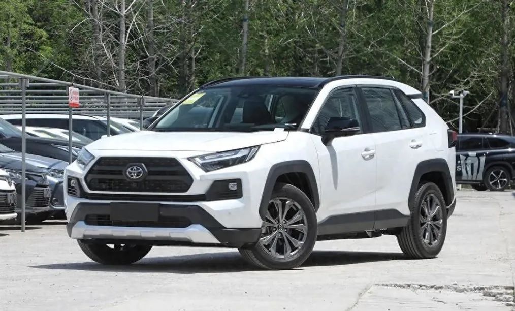 丰田发起第二轮价格战,RAV4荣放卖7.88万?这车,有点东西!