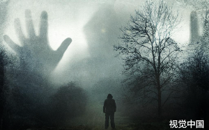 阿姐死后，被阿爸藏在了老式的冰箱里。