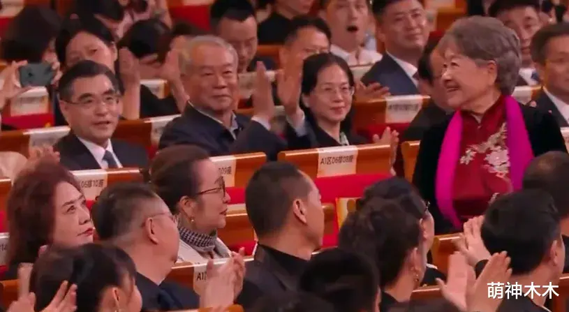 金鸡奖高清镜头下的明星：赵丽颖脱妆到脸泛油光，王一博鼻头发黑