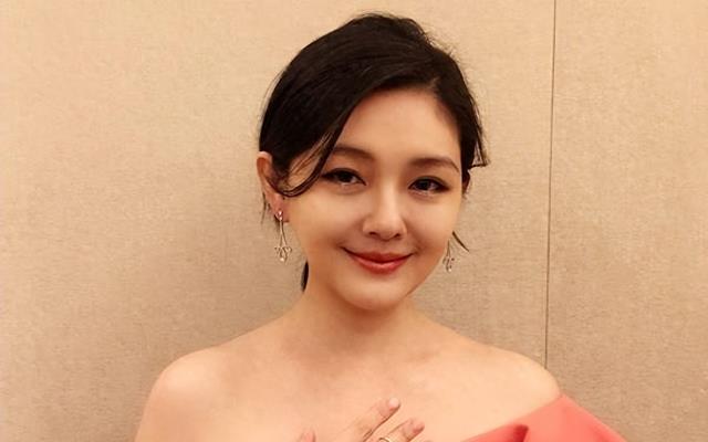 大S生前未公开照片流出,身材肿胀睁不开眼,和日本病重照吻合