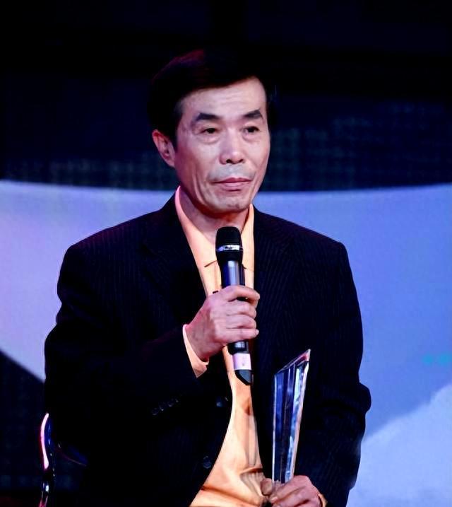 何庆魁痛斥两大明星是白眼狼,自曝亲手把他们捧红,结果忘恩负义