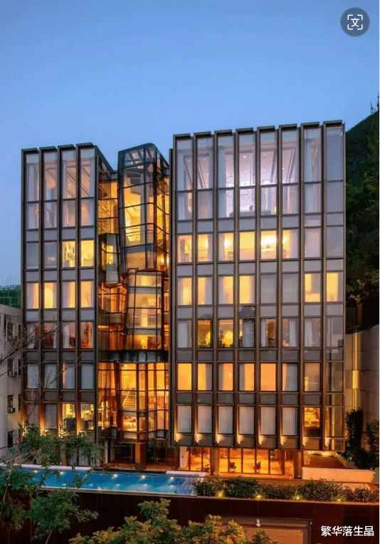 霍咏盈为老公庆生,打扮低调气质优雅,婚后和老公感情甜蜜