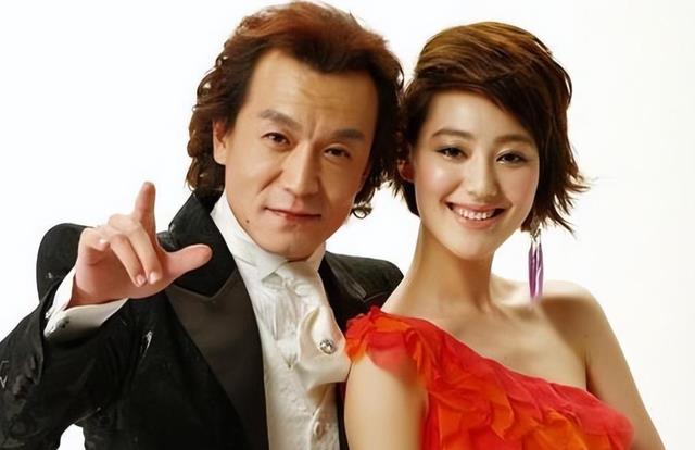 王冠官宣喜讯!首晒夫妻合照,与尼格买提关系四个月前已真相大白