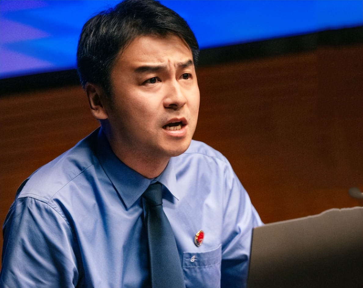 第37届金鸡奖提名公布:影帝之争六足鼎立,赵丽颖创下纪录,两人争议大