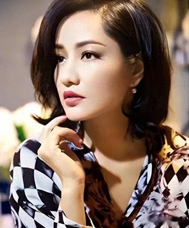 从19岁起接连5个男人，53岁还没有玩够，“风流名模”瞿颖现形记