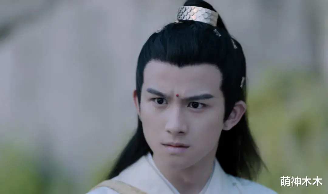 娱乐圈又添渣男!小鲜肉暴打女制片人,曾让前女友带闺蜜玩三人行