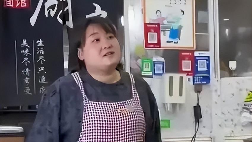 餐馆老板酷似减肥前的贾玲