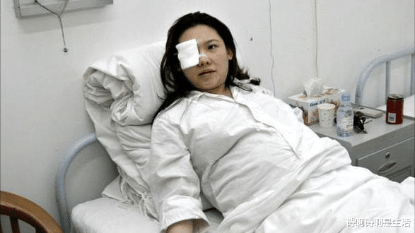 魏启颖：女儿赵薇被封杀后，儿子离婚被前妻分5.2亿，丈夫也去世