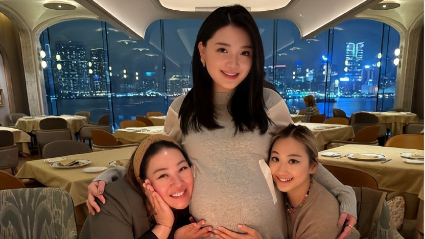 李嘉颖第三胎孕照曝光！与富豪老公已生两儿，好友透露又是男孩