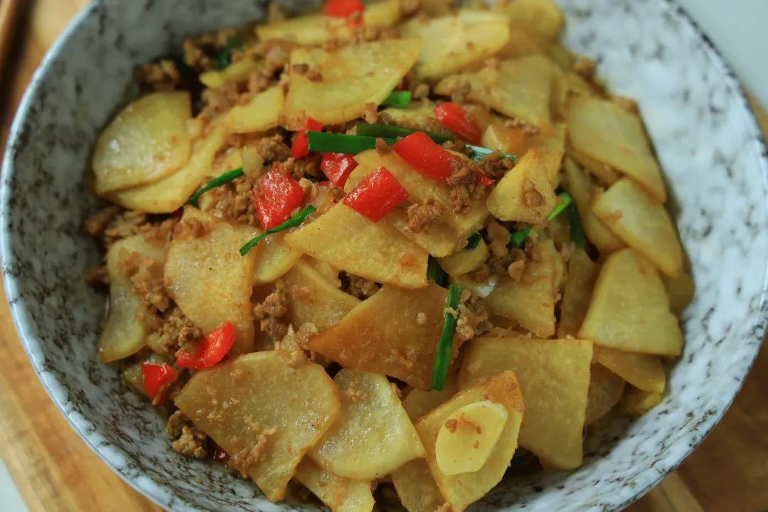 它是长在地下的“长寿菜”，8月使劲吃！5分钟随手一炒，百吃不腻