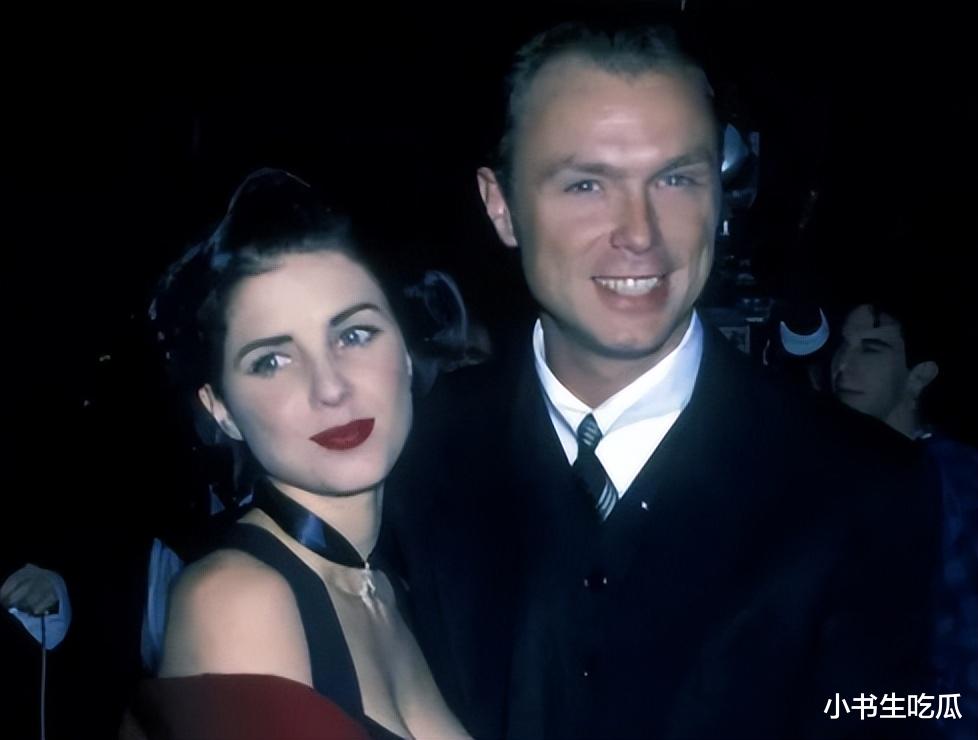 裘德洛真的是不抗老,和妻子像两代人,还好女儿遗传他的高颜值