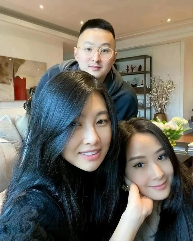 13岁时被富豪狂追了六年,长了一张旺夫脸,当初一晚狂赚了13亿