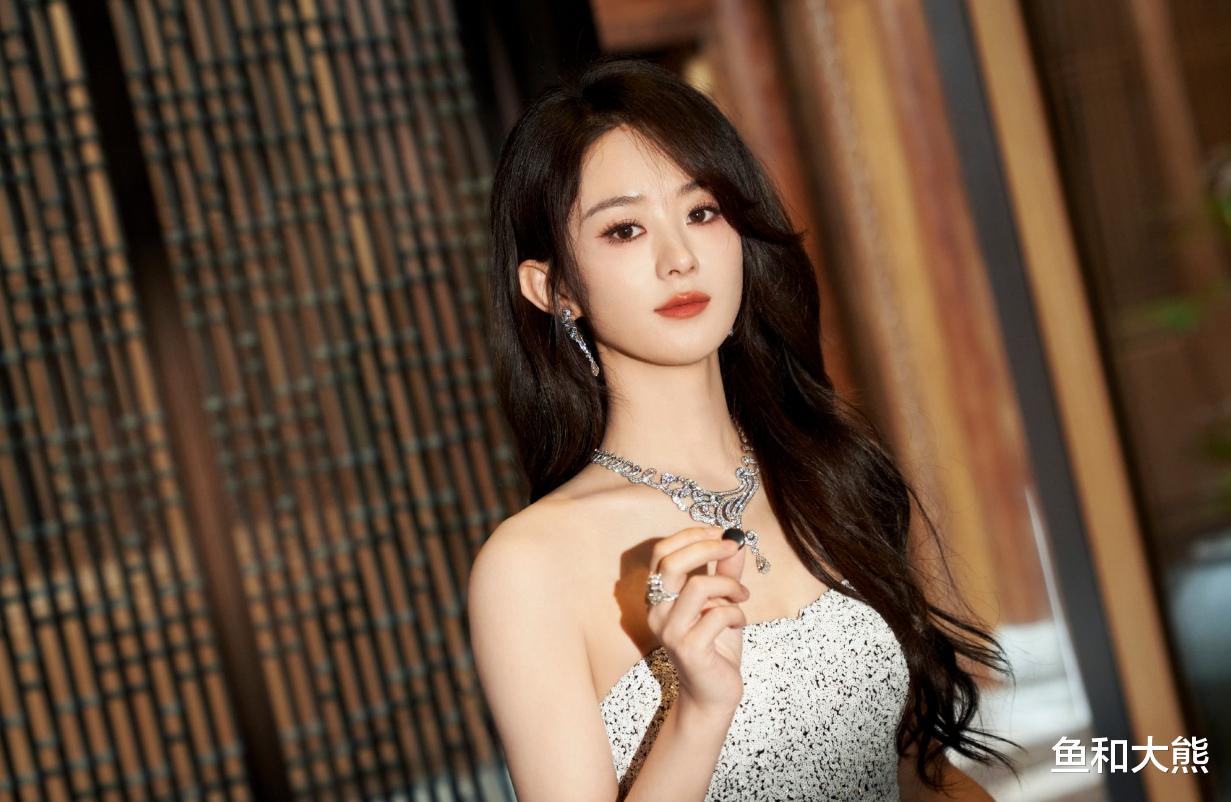 《酱园弄》戛纳阵容出炉,超员需自费,杨幂赵丽颖咖位高下立见!