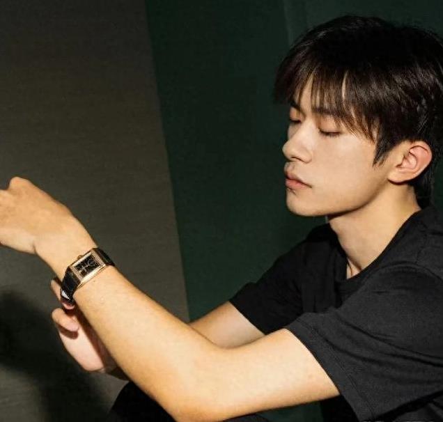 《小小的我》好评如潮，易烊千玺获赞！但仍抵不住周雨彤“下头”