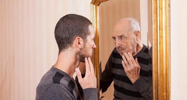 “一分精血，一份生机”中医教你一招，大补肝肾，挽回透支精血！