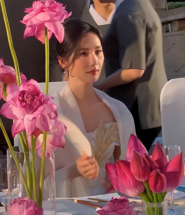 自古“塌鼻子”出美人!这5位女星个个惊艳,第4位曾靠鼻子美出圈