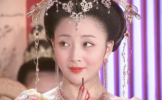 空政话剧团五朵金花，有人大龄单身，有人只恋爱不结婚，最小44岁