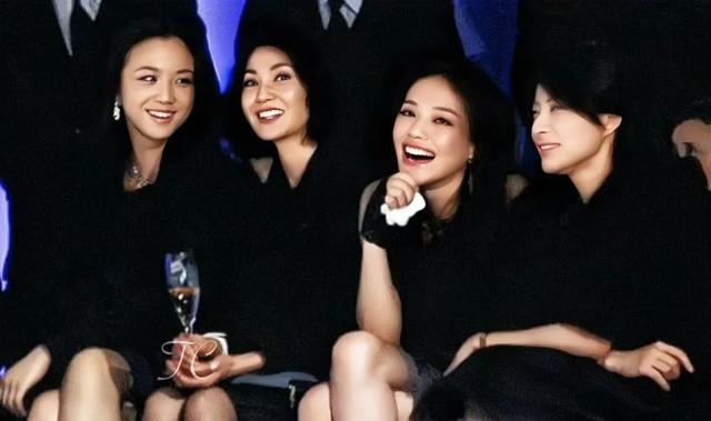 这夜,被45岁高圆圆43岁郭晶晶同框惊艳,对比韩国明星,美的出众