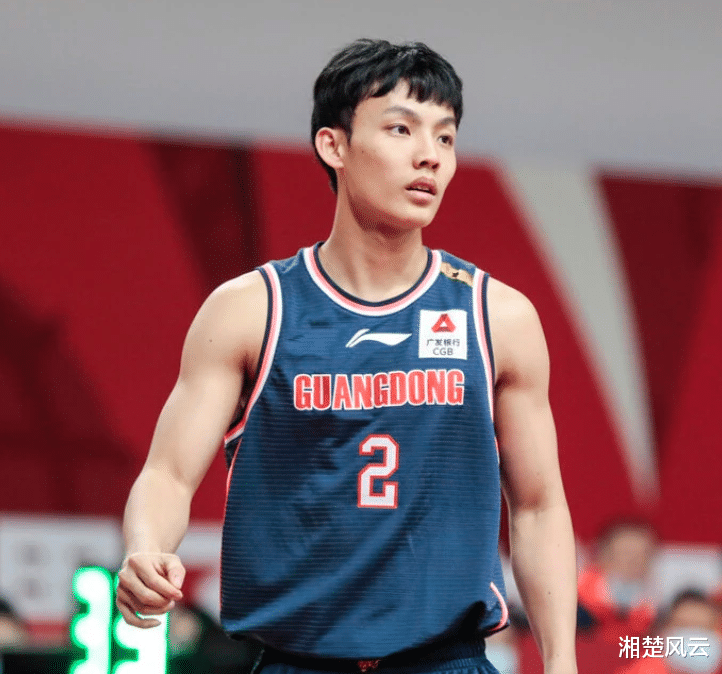 徐杰晒与孙颖莎的合影,莎莎1米7既视感,网友焦点在一个背影上