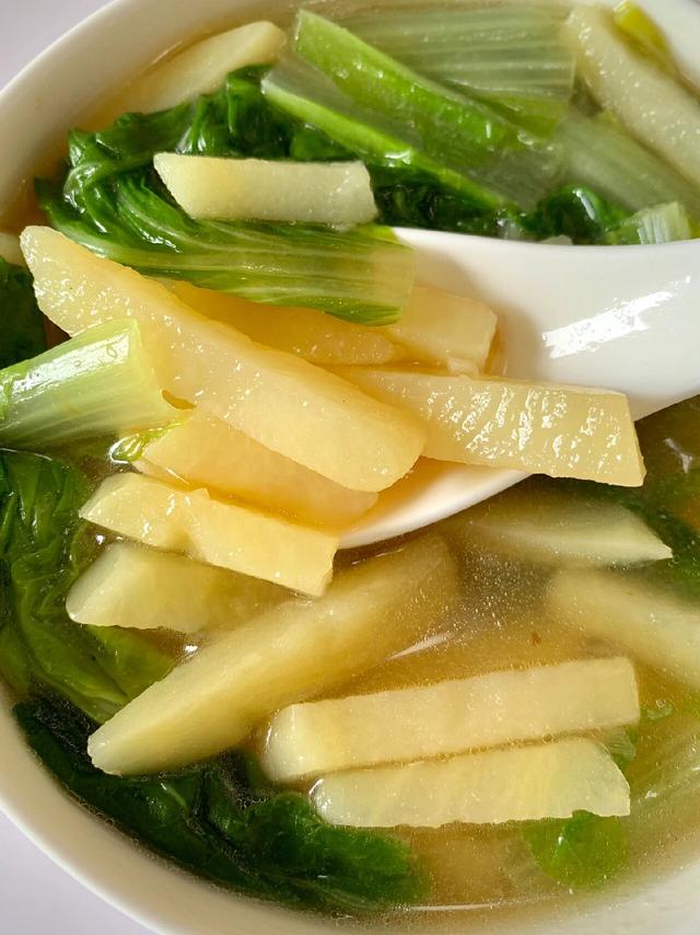 人到中年别太节俭,常吃4种“碱性菜”,头发黑,口不臭,更精神