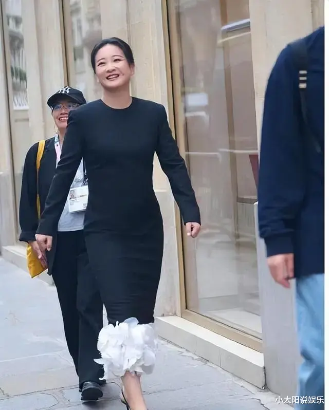 口碑一落千丈!贾玲亮相活动与粉丝互动,花费200万减下的体重又胖了