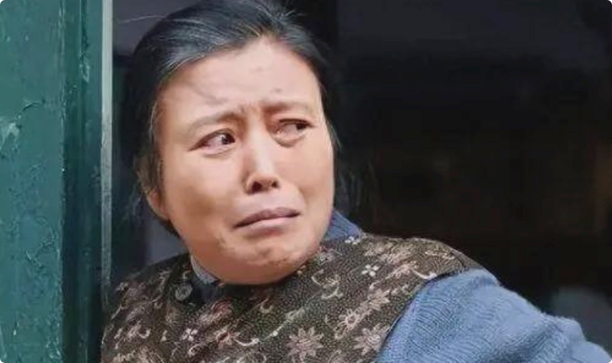 看了被“大白牙”毁了的刘姥姥，我怀念起了沙玉华赵丽蓉的乡土味