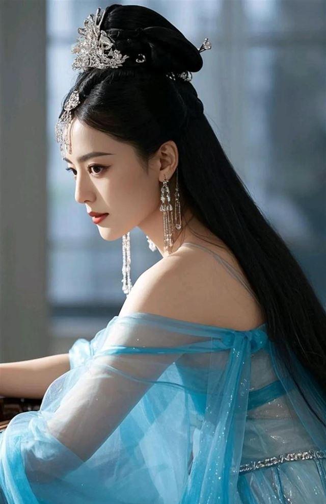 高圆圆 一身蓝色古装杨玉环惊艳亮相，引发热议，原创！