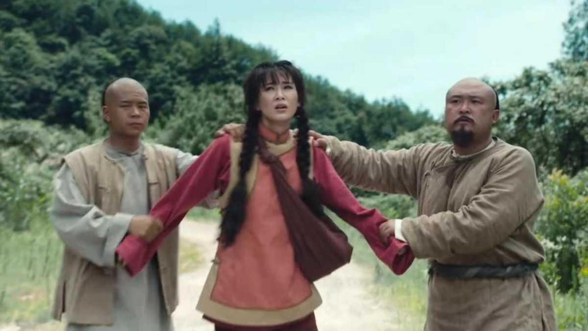 女演员“强行扮嫩”的风又刮到了古装剧里，一脸褶子扎双马尾真尬