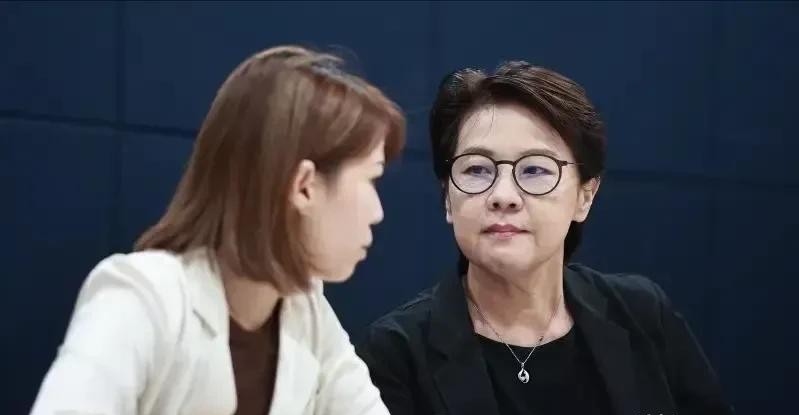 黄珊珊,她到底做了啥?