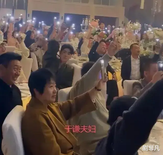 郭德纲外甥王九龙大婚!新娘朱琳挺大肚子穿秀禾,鼻子却引发争议