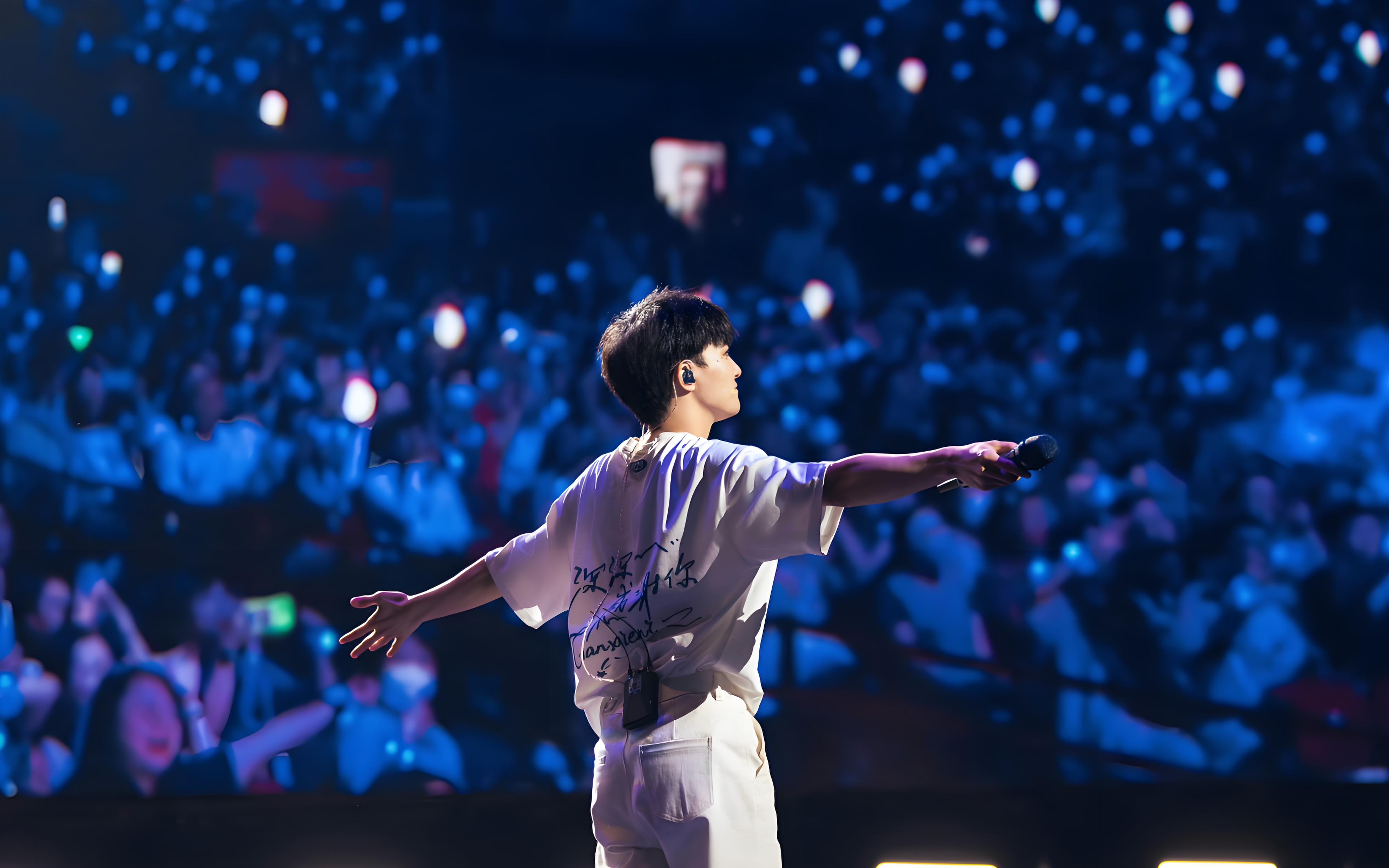 周深红馆人气爆棚，席卷璀璨金鹰夜、铸就音乐传奇