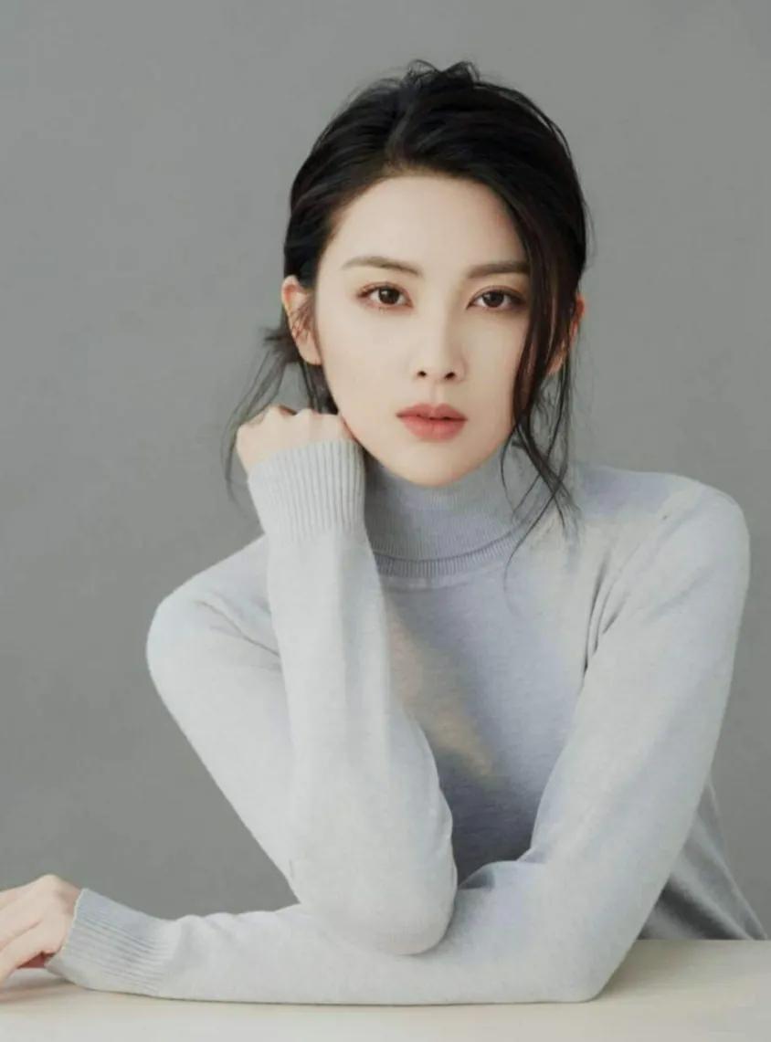 二搭赵丽颖，《与凤行》她压轴登场性感妩媚，被称为“小陈慧琳”