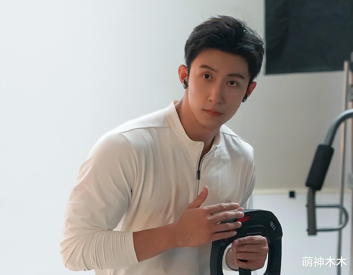 黄景瑜被偶遇带新女友健身，更多暧昧细节曝光，热巴也有新恋情了？