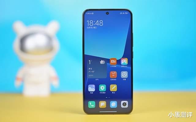 从4599元跌至2757元，骁龙8Gen2+IP68，从高端市场跌至中端市场